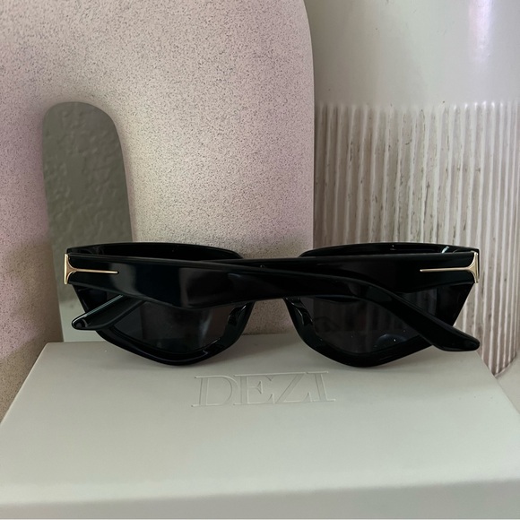 DEZI Sunwear “On Read” in Black / Dark Smoke NWOT - Picture 8 of 11